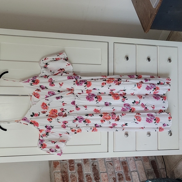 Xhilaration Dresses & Skirts - NWOT White Floral Cold Shoulder Dress